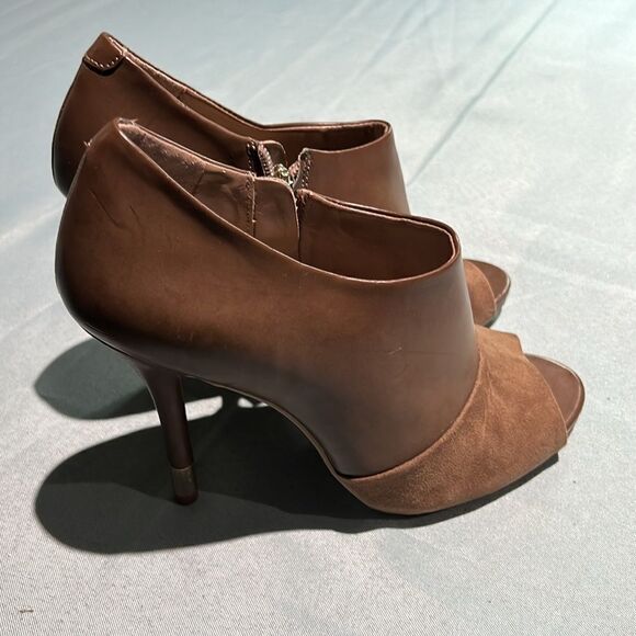 BCBGeneration Ilepsie Peep Toe Heels Size 7.5.  B54 - Picture 6 of 12